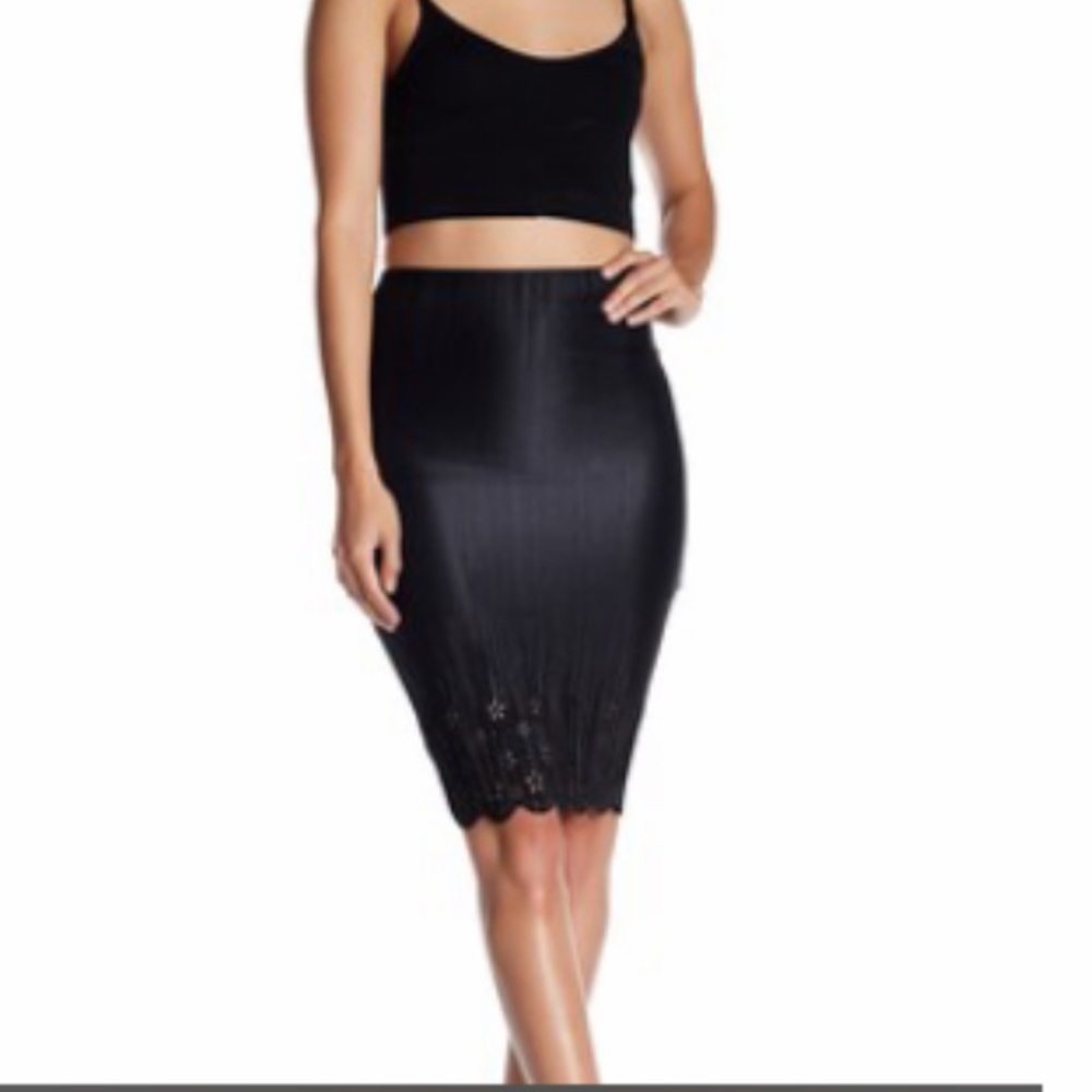 Soprano black silt skirt size large